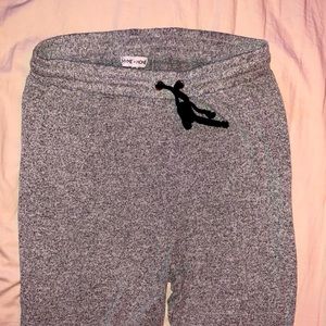 Thyme & Honey Women’s M Comfy Grey Joggers